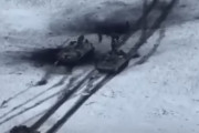 ロシア軍戦車がうっかり味方兵士を轢く衝撃映像をワグネル関係者がSNSに投稿！