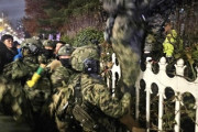 【悲報】X民、韓国兵に立ち向かった女さんを冷笑して炎上