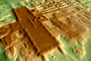 マヤ文明で最大の建造物見つかる