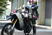 【悲報】“バイクに乗らない仮面ライダー”に疑問の声 「戦隊モノと違いが無くなってる」という声も