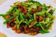 ぼく「肉野菜炒めうめ～！」トッモ「は？おまえ肉野菜炒めだけで食うの？一緒に米とか食わんの？(笑)」
