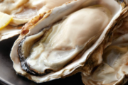 祖母「珍しい牡蠣料理があるから楽しみにしとき」→翌朝、その珍しい牡蠣料理を食べた瞬間なんと…