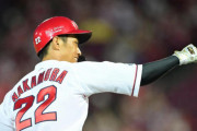 カープ中村奨成、代打2号ホームラン！DeNA今永からバックスクリーン弾！！