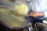 「工場系ラーメン」の魔力…スープ1杯40円で人気店の味も再現