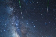 『ペルセウス座流星群』が今夜ピーク！＆満月『スタージェンムーン』