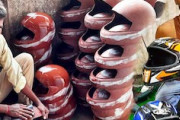 【動画】バイク用ヘルメットの作り方。インドの町工場を撮影した映像が人気に。