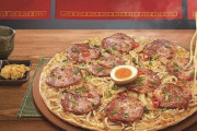 【うおおおお】ピザハットが「ラーメンピザ」を発表ｗｗｗｗｗｗ