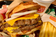 【画像】バーガーキングさん、1300円のハンバーガーを販売してしまう