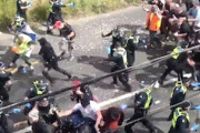 【動画】自由を求めた戦い。メルボルンでロックダウンの抗議デモが警官隊と衝突。