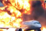 【動画】 ロシア旅客機の着陸失敗事故、炎上映像が公開される