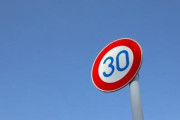 【朗報】生活道路の制限速度３０ｋｍ/hへｗｗｗｗｗｗｗｗｗｗｗｗｗｗ