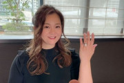 【恵体】華原朋美さん、バーバリー柄のミニスカ＆黒トップスの笑顔ショットで改めて結婚報告　巨大ダイヤの指輪がキラリ