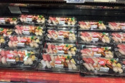 デパ地下のパック寿司（定価5,800円）、無事半額へｗｗｗ（※画像あり）
