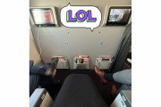 「人権ない」　飛行機大好き女性が激怒　両隣の“おぢ”が靴底向けて着席　ネット「これは理不尽」と同情の声