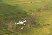 とうもろこし畑に緊急着陸したエアバスA321型機の機内映像が公開される。