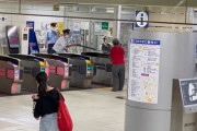 【動画】京王八王子駅に鎌男が出現！！駅員が刺股で対抗