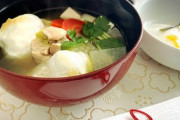 伝統的なお正月の汁物をご紹介「週末に作るのが待ち遠しいです✨」「お餅のスープ美味しそうですね」海外の反応