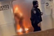 「全身が炎に包まれた人が車内に」…ニューヨークの地下鉄の車両内で女性が不法移民に放火され死亡！
