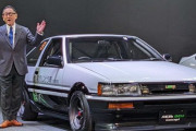 【画像】トヨタ自動車、ハチロクこと『AE86』2台を最先端カーボンニュートラル化！水素エンジン仕様とEV仕様　→　『頭文字D』の藤原とうふ店ネタをぶっ込んでしまうｗｗ