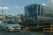 【動画あり】JR神戸線の遮断器が下りた踏切に車が侵入し列車と衝突…運転士の男(70)「よく覚えてない」