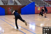 【動画】トレバー・バウアーさん、オフの日はペットボトルキャップ野球を楽しむ