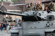 米軍がドイツからベルギー解放を記念したイベントに大戦時の戦車が登場！