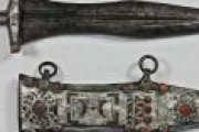 【考古学】出土した「サビの塊」を9ヶ月磨いたら2000年前の古代ローマ戦士の「銀」の短剣だった