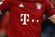 【ブンデスリーガ】バイエルンの来季ユニは“ボーダー”か、異なる太さのラインが21本描かれるとリーク