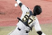 阪神、“マリンの洗礼”受けて凡フライ落球…内野で4人で囲むもお見合い状態に