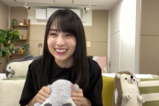 【乃木坂46】賀喜遥香 耳ムニムニしてんの可愛すぎ.gif【のぎおび⊿】
