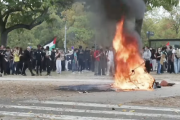 【カオス】フランスの高校で放火相次ぐ 各地でデモ激化 警察に花火撃ち込むなど　反移民に対する抵抗運動にも発展　既に5千人以上拘束（動画）