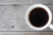 【朗報】4時間ごとにコーヒーを飲むと「冬季うつ」を改善できる可能性