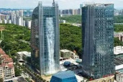 中国タワマンの人工滝！