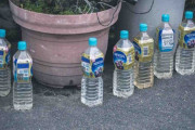 家の前にペットボトルをずらり並べてる奴ｗｗ