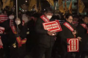 韓国政府「医学部定員を65％増しにする」→医師ら「患者を見捨ててでも阻止する！」→韓国国民「いや、それはやりすぎなんじゃ……」