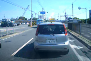 この車の煽り運転が怖すぎる