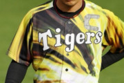 阪神「ワンデーキャプテン」目立つ黄色、新ユニ着用開始