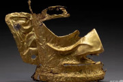 中国で「謎の文明」の黄金仮面を発見　3000年前の遺跡から出土
