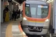 【画像】 西武新宿線・武蔵関駅で人身事故 「すげー音して鬱」「中学生がドアコックで無理やり外出た・・」電車遅延