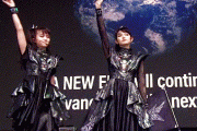 【GIF画像】BABYMETAL「話題に出てるすぅ捌きのシーン＋このライブもアウェイ感ない？？？」