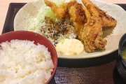 定食屋で750円のランチを食べてきたんだけど、プラス50円で大盛りを食べた友達と同じ代金を払わされた。
