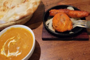 【画像】インド人のインドカレーに付いてくる謎のチキンって結構うまいよな？