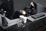 【画像】ゲーム、食事、睡眠のすべてが完結する「ゲーミングベッド」が爆誕！お値段なんと約126300円
