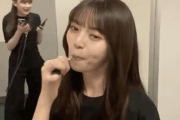 【gifあり】齋藤飛鳥を見つけて恐縮して隠れちゃう松尾美佑が可愛いwww【乃木坂46】