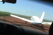 【動画】ブラジル連邦警察さん、麻薬を積んだ飛行機を体当たりで撃墜