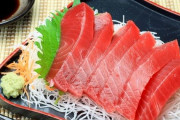 刺身の下に敷いてある大根サラダって食った方がいいのか？ |  色移りしてなければ気分で食べる