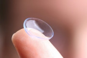 【悲報】コンタクトレンズのメリット、見た目以外存在しない…