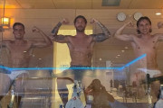 ◆画像◆ガラス張りサウナトレーニングルームでパンイチでバイクを漕いでガッツポーズのラモスとモドリッチがシュール過ぎて草ｗ