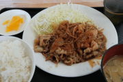 トラックの運ちゃんってよくサービスエリアの高めの飯くってるやん？
