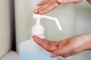 【インフル流行中】店の入り口などにあるアルコール消毒の正しい使い方！！ポンプはしっかり最後まで押せ！！！！